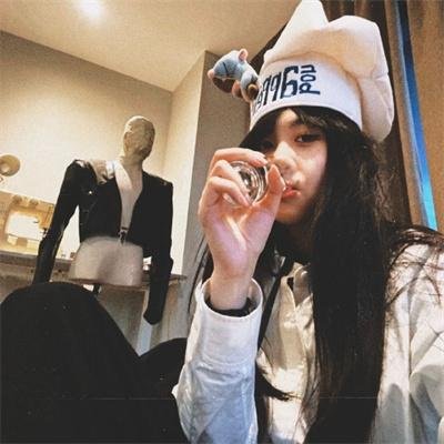 湖中女人